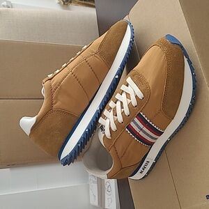 NEW IN BOX SeaVees Royal Runner Cumin Sneaker Shoes 8 women's